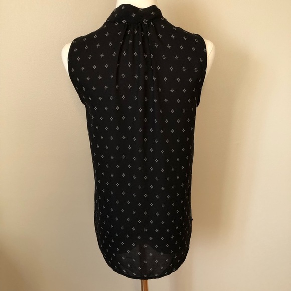 Le Lis Elegant Black Sleeveless Blouse Size S - Picture 2 of 10